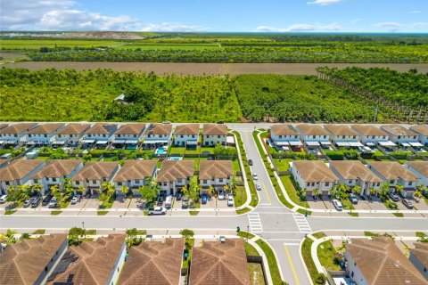 Townhouse in Homestead, Florida 3 bedrooms, 140.65 sq.m. № 1889205 - photo 5