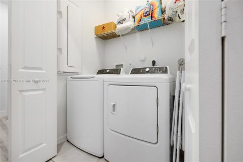 Townhouse in Homestead, Florida 3 bedrooms, 140.65 sq.m. № 1889205 - photo 29