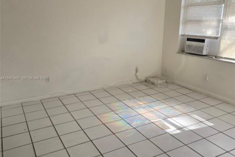 Villa ou maison à louer à St. Lucie, Floride: 2 chambres, 68.75 m2 № 2004044 - photo 6