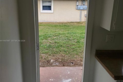 Villa ou maison à louer à St. Lucie, Floride: 2 chambres, 68.75 m2 № 2004044 - photo 15