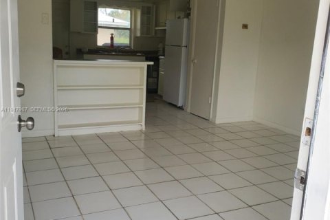 Villa ou maison à louer à St. Lucie, Floride: 2 chambres, 68.75 m2 № 2004044 - photo 4