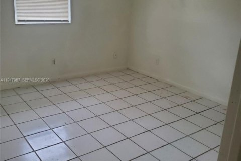 Villa ou maison à louer à St. Lucie, Floride: 2 chambres, 68.75 m2 № 2004044 - photo 12