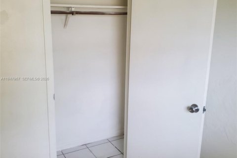 Villa ou maison à louer à St. Lucie, Floride: 2 chambres, 68.75 m2 № 2004044 - photo 14