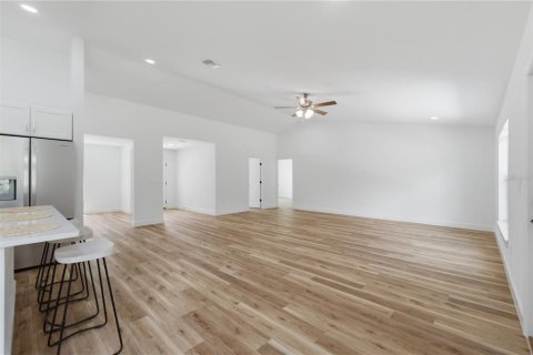 House in Weeki Wachee, Florida 4 bedrooms, 195.09 sq.m. № 2225872 - photo 15