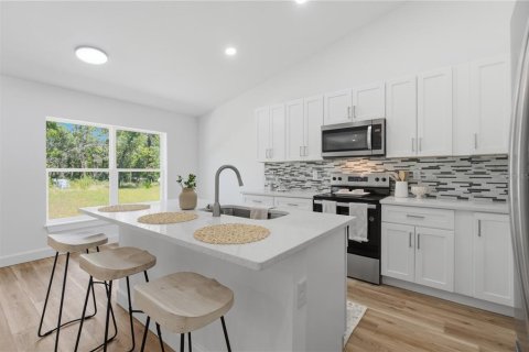 House in Weeki Wachee, Florida 4 bedrooms, 195.09 sq.m. № 2225872 - photo 7