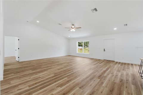 House in Weeki Wachee, Florida 4 bedrooms, 195.09 sq.m. № 2225872 - photo 13