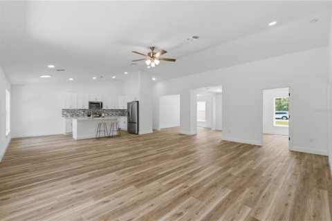 House in Weeki Wachee, Florida 4 bedrooms, 195.09 sq.m. № 2225872 - photo 17