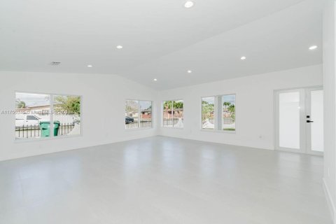 Casa en venta en Miami, Florida, 4 dormitorios, 202.71 m2 № 1498504 - foto 12