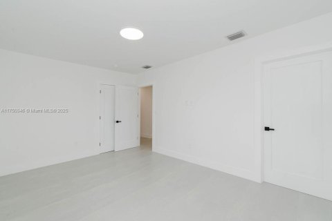 Casa en venta en Miami, Florida, 4 dormitorios, 202.71 m2 № 1498504 - foto 22