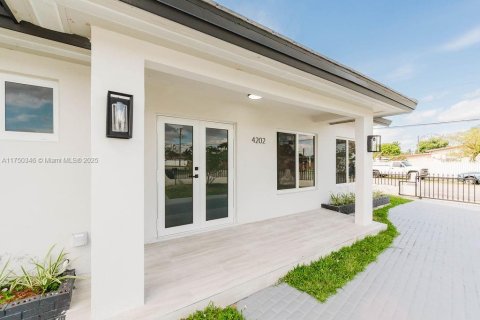 Casa en venta en Miami, Florida, 4 dormitorios, 202.71 m2 № 1498504 - foto 8