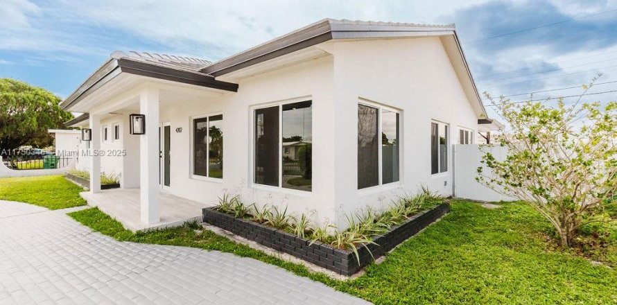 Casa en Miami, Florida 4 dormitorios, 202.71 m2 № 1498504