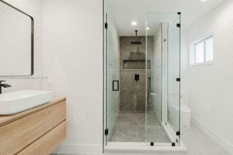 Casa en venta en Miami, Florida, 4 dormitorios, 202.71 m2 № 1498504 - foto 27