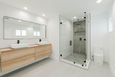 Casa en venta en Miami, Florida, 4 dormitorios, 202.71 m2 № 1498504 - foto 24