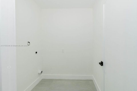 Casa en venta en Miami, Florida, 4 dormitorios, 202.71 m2 № 1498504 - foto 16