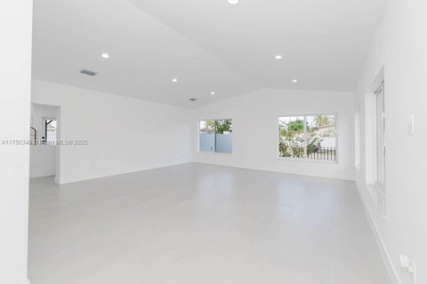 Casa en venta en Miami, Florida, 4 dormitorios, 202.71 m2 № 1498504 - foto 9
