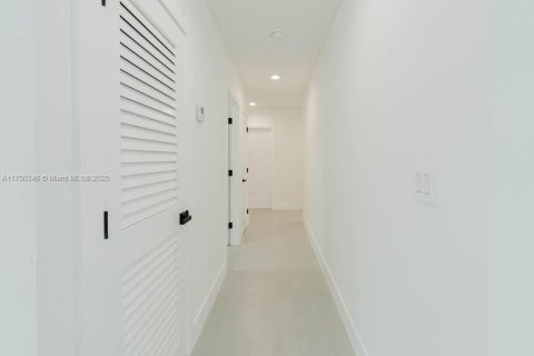 Casa en venta en Miami, Florida, 4 dormitorios, 202.71 m2 № 1498504 - foto 19