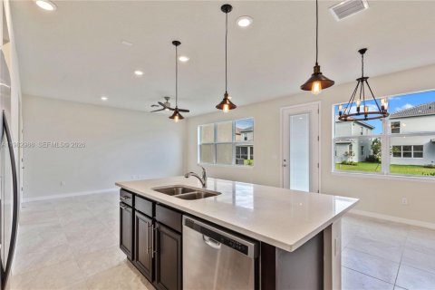 Снять в аренду таунхаус в Холливуд, Флорида 3 спальни, 167.22м2, № 2048610 - фото 7