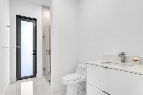 Villa ou maison à vendre à Miami, Floride: 5 chambres, 264.77 m2 № 1960779 - photo 15
