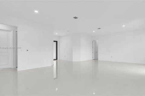 Villa ou maison à vendre à Miami, Floride: 5 chambres, 264.77 m2 № 1960779 - photo 8