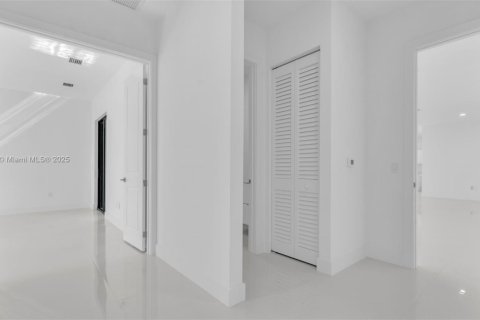 Villa ou maison à vendre à Miami, Floride: 5 chambres, 264.77 m2 № 1960779 - photo 25