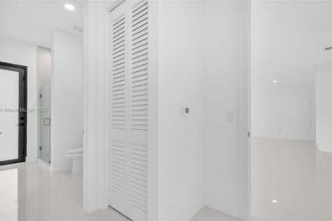Villa ou maison à vendre à Miami, Floride: 5 chambres, 264.77 m2 № 1960779 - photo 26