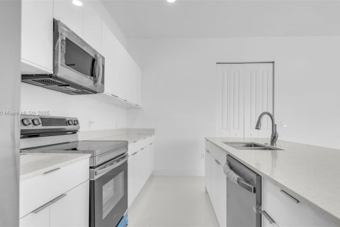 Villa ou maison à vendre à Miami, Floride: 5 chambres, 264.77 m2 № 1960779 - photo 6