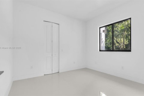 Villa ou maison à vendre à Miami, Floride: 5 chambres, 264.77 m2 № 1960779 - photo 16