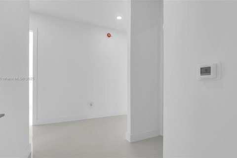 Villa ou maison à vendre à Miami, Floride: 5 chambres, 264.77 m2 № 1960779 - photo 13