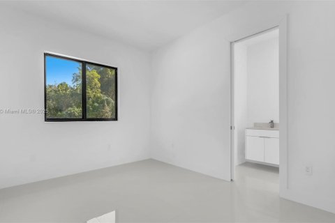 Villa ou maison à vendre à Miami, Floride: 5 chambres, 264.77 m2 № 1960779 - photo 17