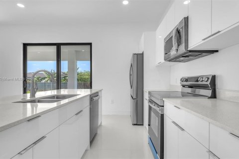 Villa ou maison à vendre à Miami, Floride: 5 chambres, 264.77 m2 № 1960779 - photo 7