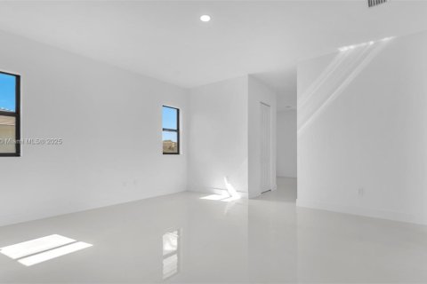 Villa ou maison à vendre à Miami, Floride: 5 chambres, 264.77 m2 № 1960779 - photo 27