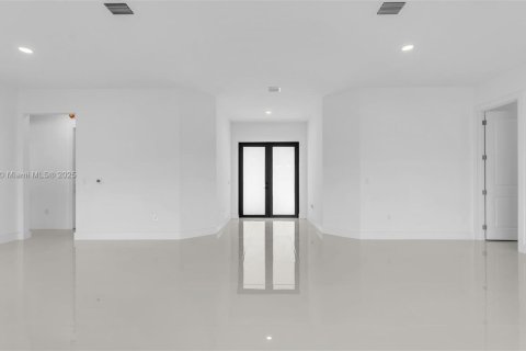 Villa ou maison à vendre à Miami, Floride: 5 chambres, 264.77 m2 № 1960779 - photo 12