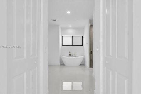Villa ou maison à vendre à Miami, Floride: 5 chambres, 264.77 m2 № 1960779 - photo 29