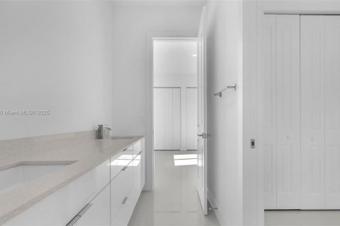 Villa ou maison à vendre à Miami, Floride: 5 chambres, 264.77 m2 № 1960779 - photo 20