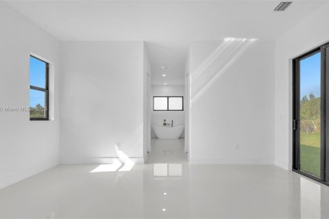 Villa ou maison à vendre à Miami, Floride: 5 chambres, 264.77 m2 № 1960779 - photo 28