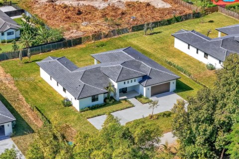 Villa ou maison à vendre à Miami, Floride: 5 chambres, 264.77 m2 № 1960779 - photo 2