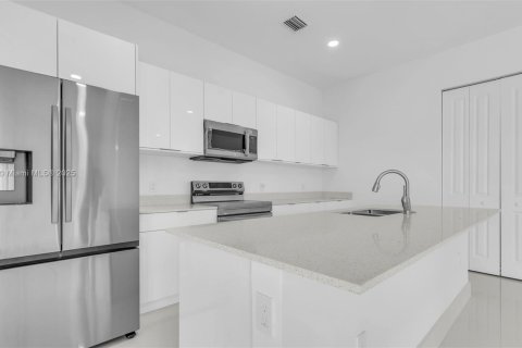 Villa ou maison à vendre à Miami, Floride: 5 chambres, 264.77 m2 № 1960779 - photo 5