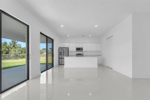 Villa ou maison à vendre à Miami, Floride: 5 chambres, 264.77 m2 № 1960779 - photo 4