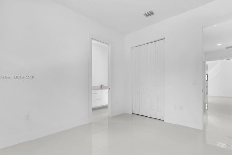 Villa ou maison à vendre à Miami, Floride: 5 chambres, 264.77 m2 № 1960779 - photo 18