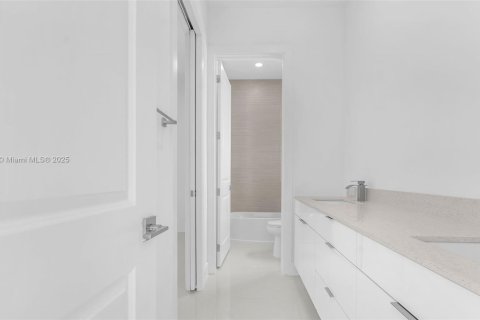 Villa ou maison à vendre à Miami, Floride: 5 chambres, 264.77 m2 № 1960779 - photo 21