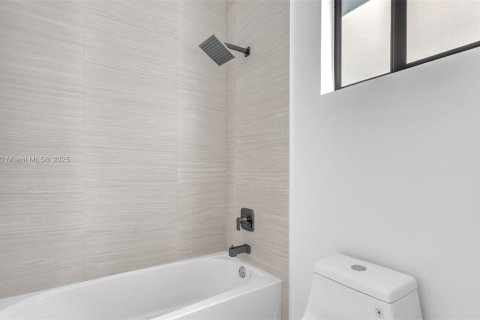 Villa ou maison à vendre à Miami, Floride: 5 chambres, 264.77 m2 № 1960779 - photo 23