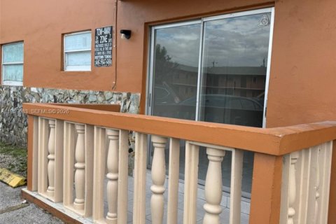 Apartamento en alquiler en Hialeah, Florida, 2 dormitorios, 69.68 m2 № 2023438 - foto 13