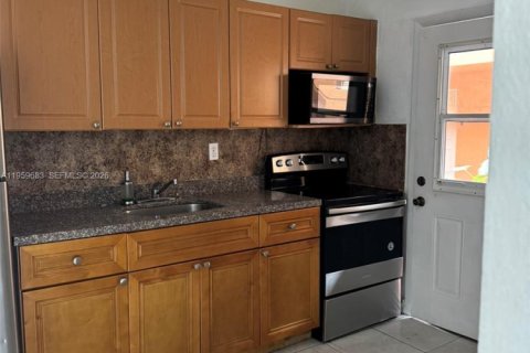 Apartamento en alquiler en Hialeah, Florida, 2 dormitorios, 69.68 m2 № 2023438 - foto 4
