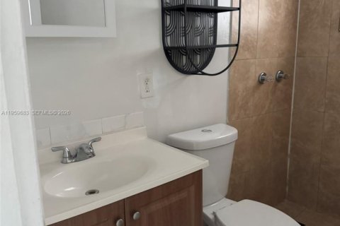 Apartamento en alquiler en Hialeah, Florida, 2 dormitorios, 69.68 m2 № 2023438 - foto 11