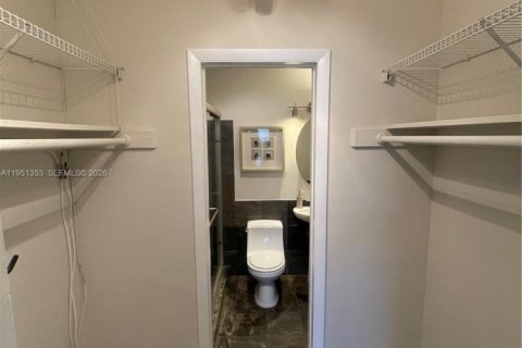 Снять в аренду кондоминиум в Окленд-Парк, Флорида 2 спальни, 74.32м2, № 2007321 - фото 10