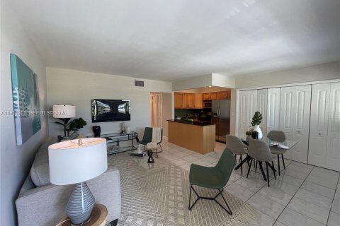Кондоминиум с 2 спальнями в Окленд-Парк, Флорида № 2007321