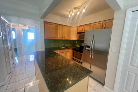 Снять в аренду кондоминиум в Окленд-Парк, Флорида 2 спальни, 74.32м2, № 2007321 - фото 3