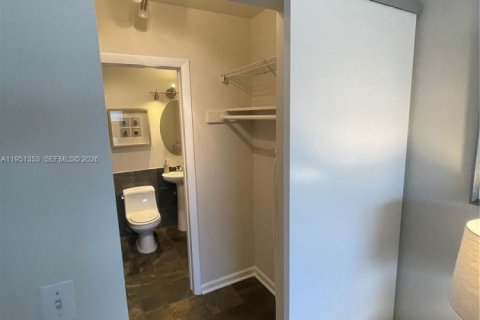 Снять в аренду кондоминиум в Окленд-Парк, Флорида 2 спальни, 74.32м2, № 2007321 - фото 9