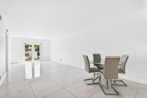 Купить кондоминиум в Помпано-Бич, Флорида 3 комнаты, 83.98м2, № 2268138 - фото 11