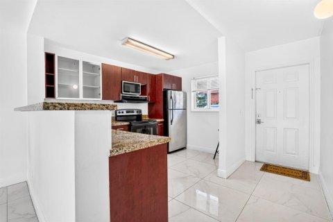 Купить кондоминиум в Помпано-Бич, Флорида 3 комнаты, 83.98м2, № 2268138 - фото 5